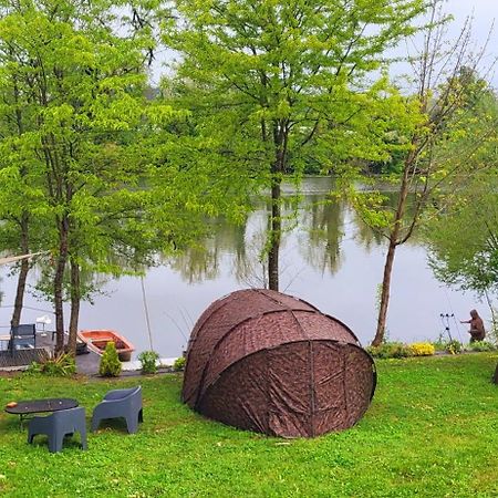 Вилла Gite Au Bord Du Lot Aiguillon Экстерьер фото