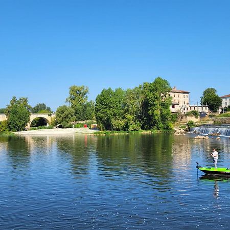 Вилла Gite Au Bord Du Lot Aiguillon Экстерьер фото